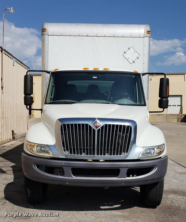 image for item DF2461 2013 International DuraStar 4300 box truck