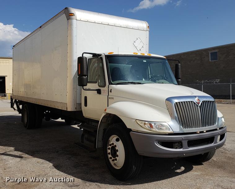 image for item DF2461 2013 International DuraStar 4300 box truck