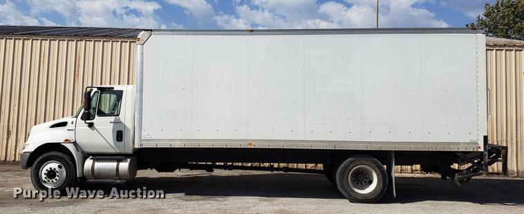 image for item DF2461 2013 International DuraStar 4300 box truck
