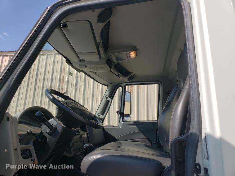 image for item DF2461 2013 International DuraStar 4300 box truck