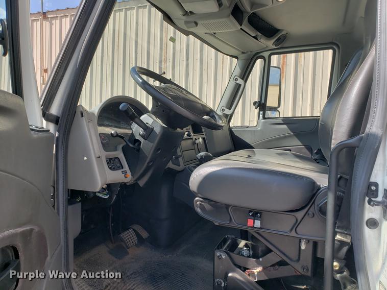 image for item DF2461 2013 International DuraStar 4300 box truck