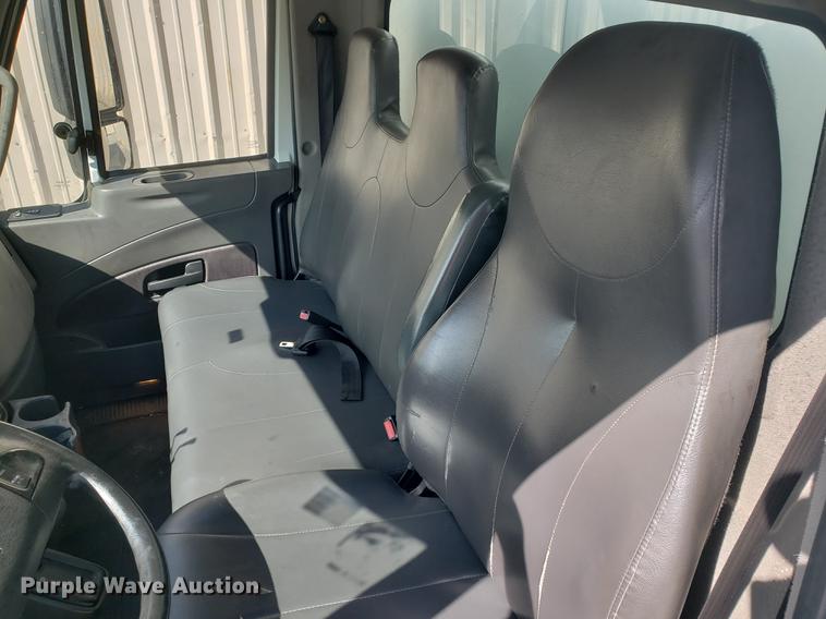 image for item DF2461 2013 International DuraStar 4300 box truck