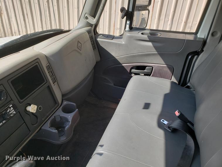 image for item DF2461 2013 International DuraStar 4300 box truck