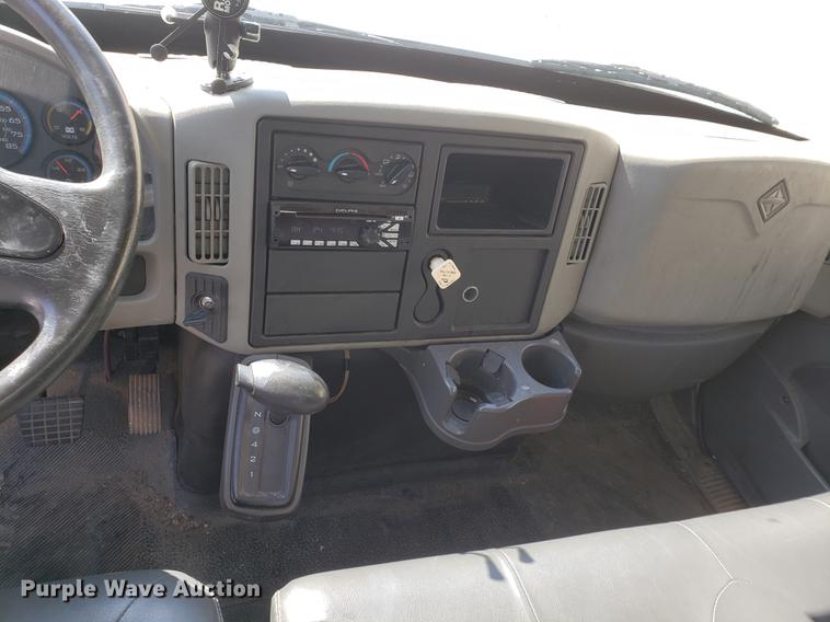 image for item DF2461 2013 International DuraStar 4300 box truck