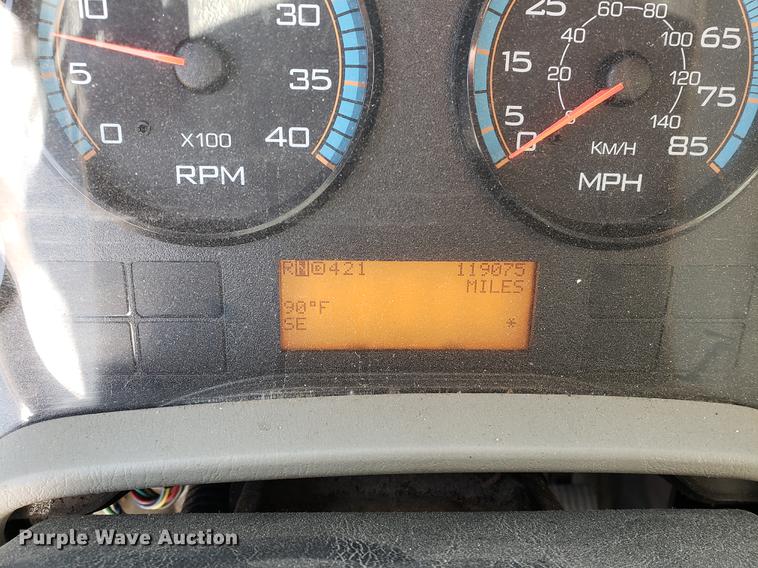 image for item DF2461 2013 International DuraStar 4300 box truck