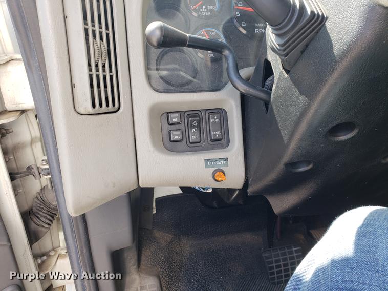 image for item DF2461 2013 International DuraStar 4300 box truck