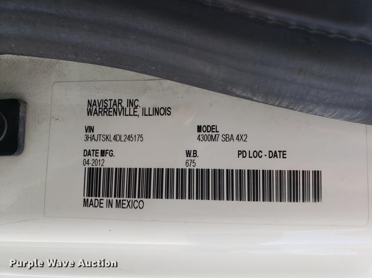 image for item DF2461 2013 International DuraStar 4300 box truck