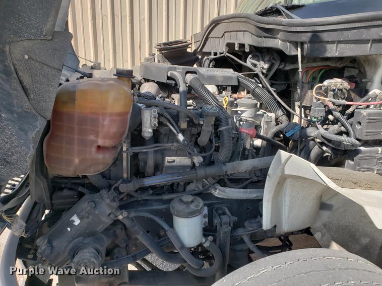 image for item DF2461 2013 International DuraStar 4300 box truck