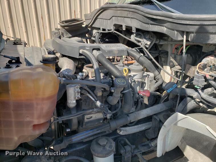 image for item DF2461 2013 International DuraStar 4300 box truck