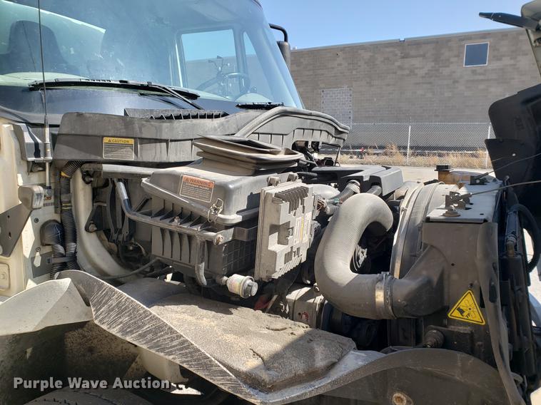 image for item DF2461 2013 International DuraStar 4300 box truck