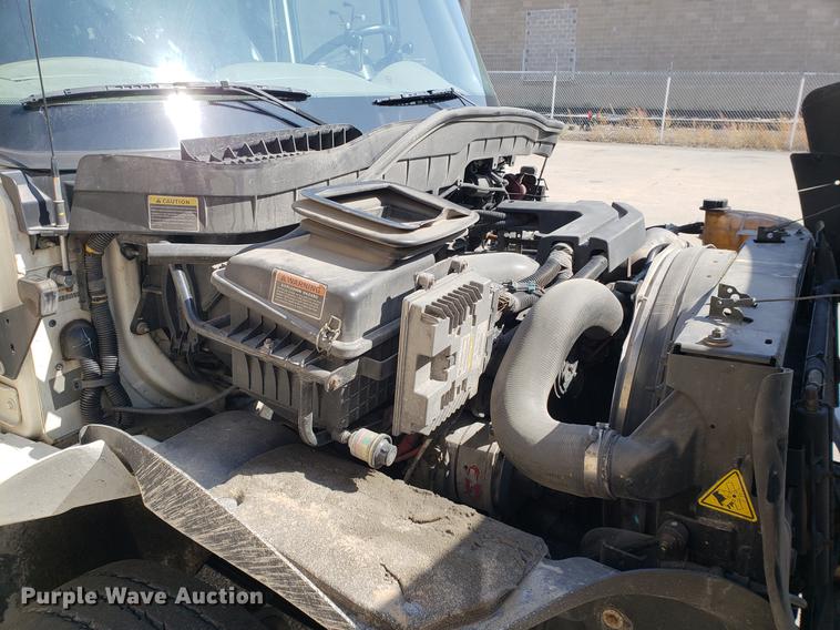 image for item DF2461 2013 International DuraStar 4300 box truck