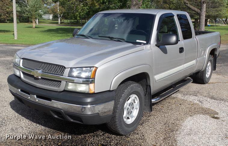 image for item DZ9447 2004 Chevrolet Silverado 1500 Ext. Cab pickup truck
