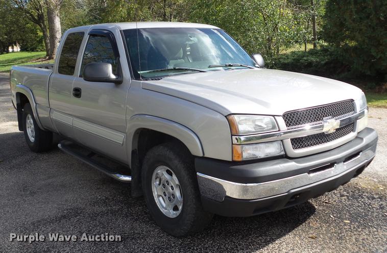 image for item DZ9447 2004 Chevrolet Silverado 1500 Ext. Cab pickup truck