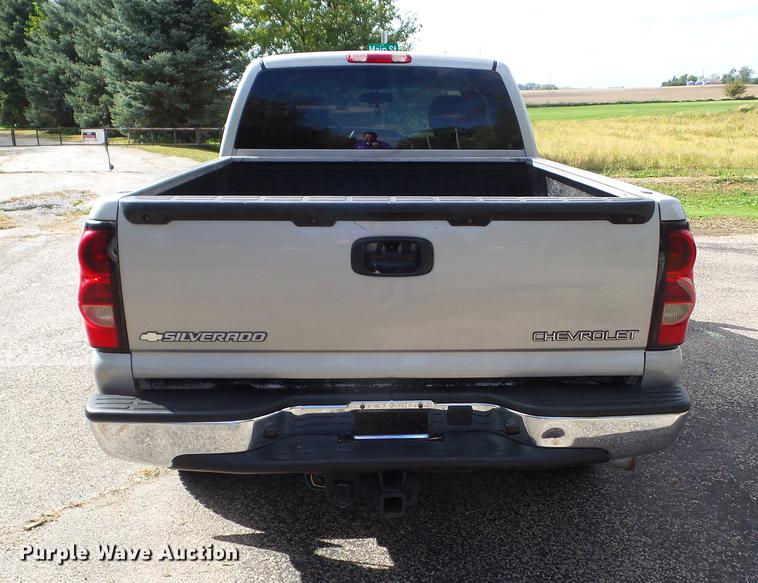 image for item DZ9447 2004 Chevrolet Silverado 1500 Ext. Cab pickup truck