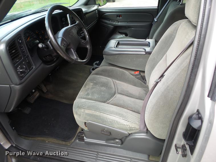 image for item DZ9447 2004 Chevrolet Silverado 1500 Ext. Cab pickup truck