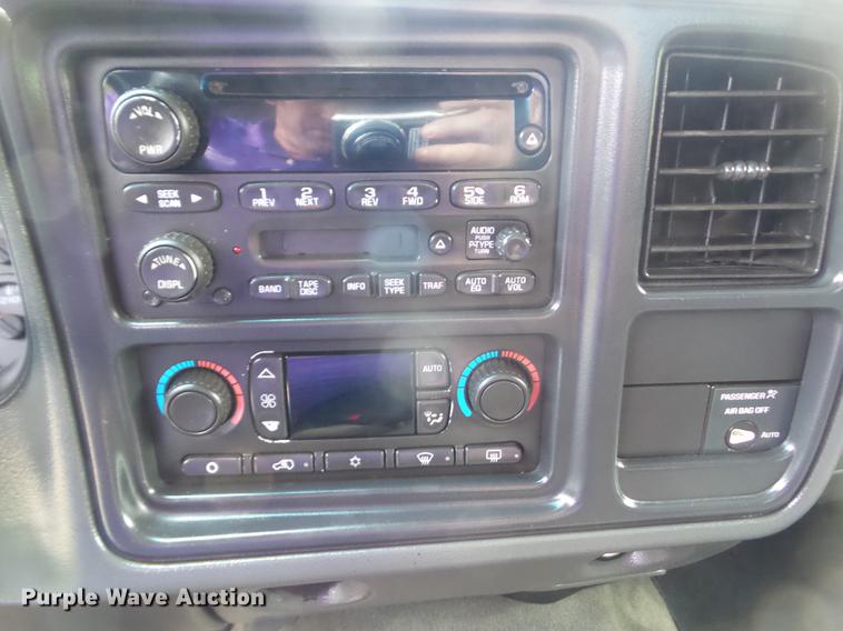 image for item DZ9447 2004 Chevrolet Silverado 1500 Ext. Cab pickup truck