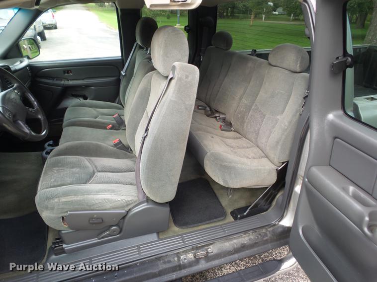 image for item DZ9447 2004 Chevrolet Silverado 1500 Ext. Cab pickup truck
