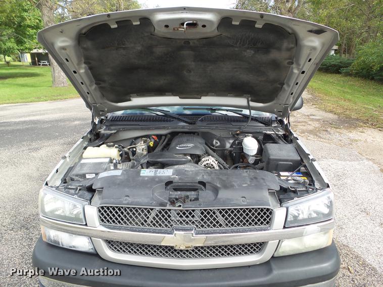 image for item DZ9447 2004 Chevrolet Silverado 1500 Ext. Cab pickup truck