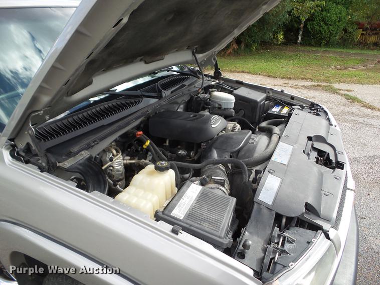 image for item DZ9447 2004 Chevrolet Silverado 1500 Ext. Cab pickup truck