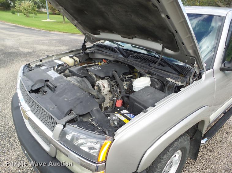 image for item DZ9447 2004 Chevrolet Silverado 1500 Ext. Cab pickup truck
