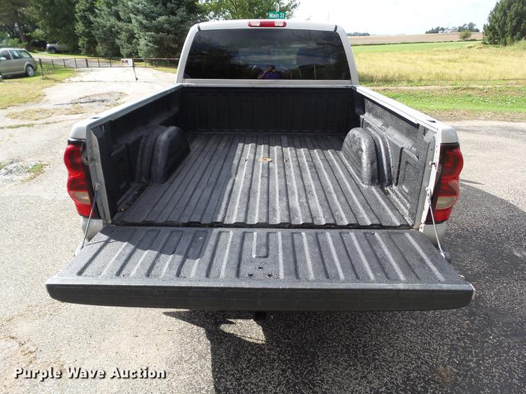 image for item DZ9447 2004 Chevrolet Silverado 1500 Ext. Cab pickup truck