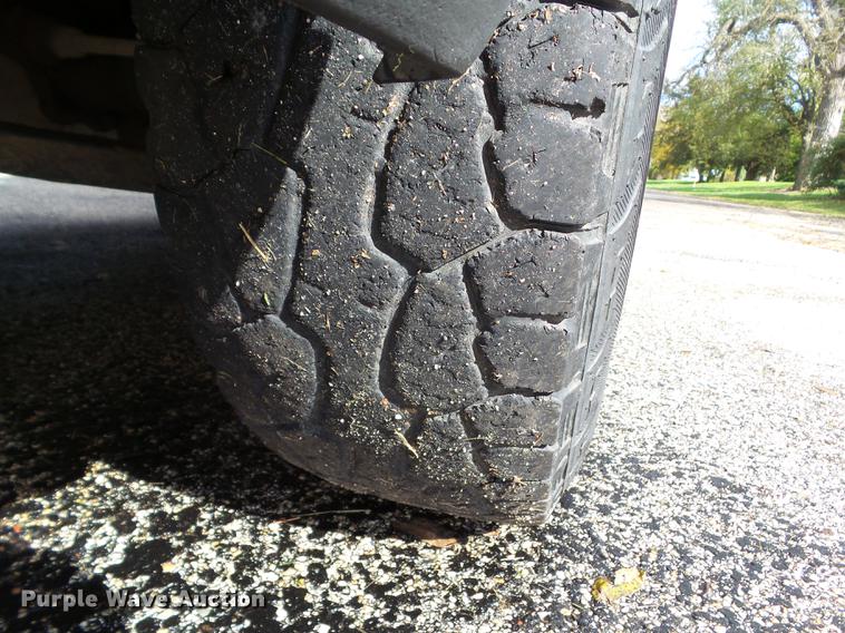 image for item DZ9447 2004 Chevrolet Silverado 1500 Ext. Cab pickup truck