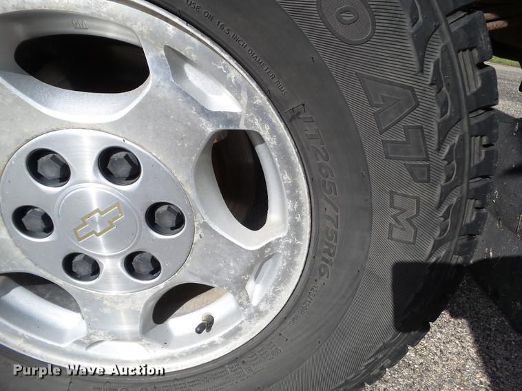 image for item DZ9447 2004 Chevrolet Silverado 1500 Ext. Cab pickup truck