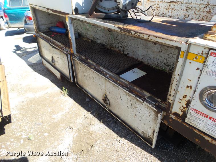 image for item DZ9449 C&S Technical 537 service bed with crane