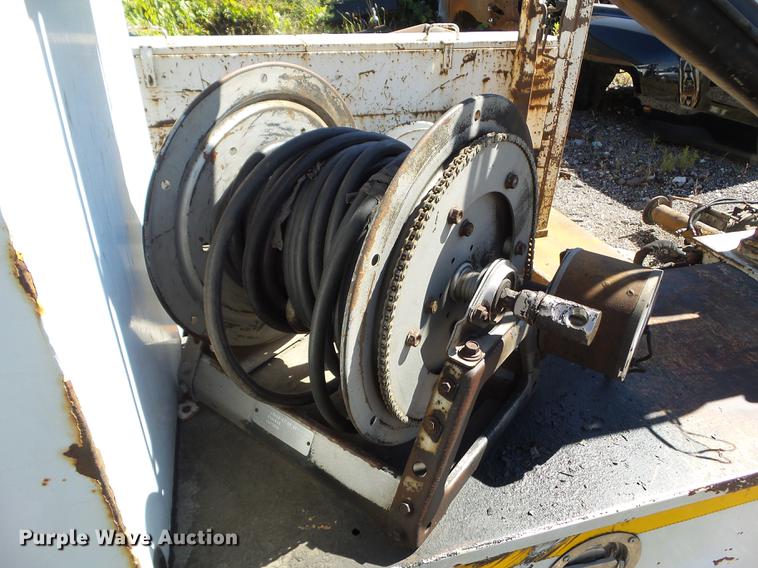 image for item DZ9449 C&S Technical 537 service bed with crane