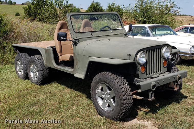 image for item EF9861 1976 Jeep flat bed truck