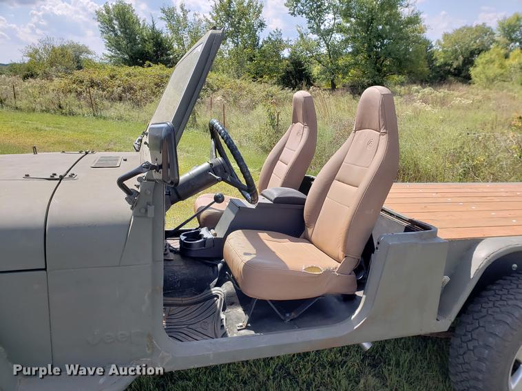 image for item EF9861 1976 Jeep flat bed truck