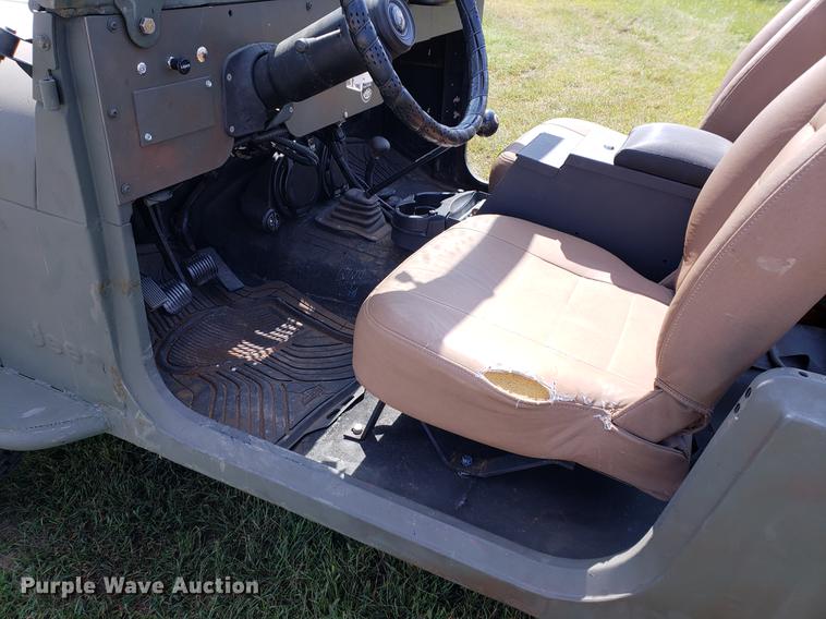 image for item EF9861 1976 Jeep flat bed truck