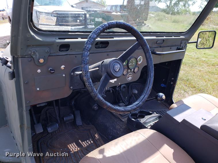 image for item EF9861 1976 Jeep flat bed truck