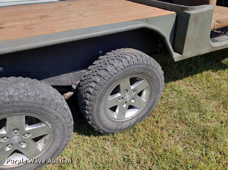 image for item EF9861 1976 Jeep flat bed truck