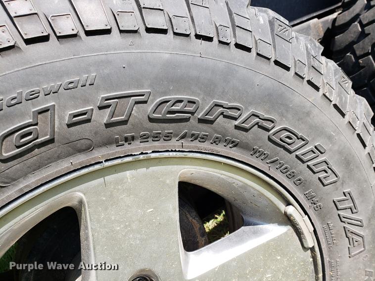 image for item EF9861 1976 Jeep flat bed truck