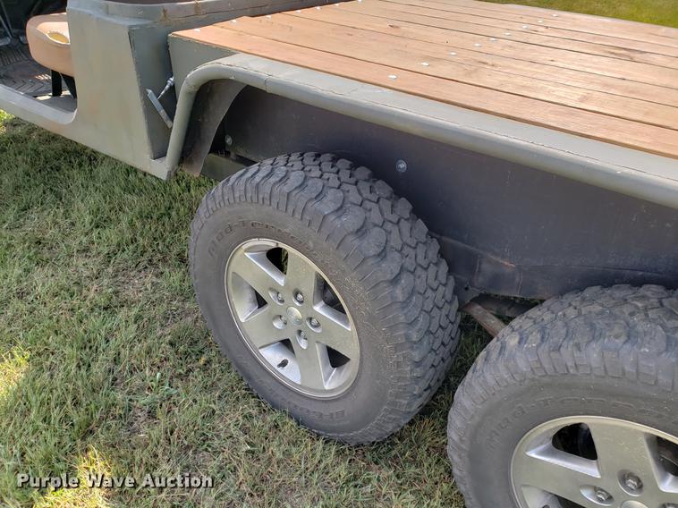 image for item EF9861 1976 Jeep flat bed truck