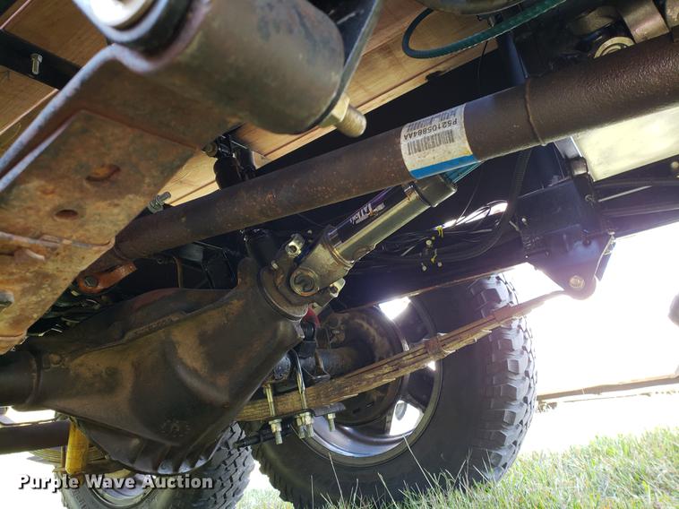 image for item EF9861 1976 Jeep flat bed truck