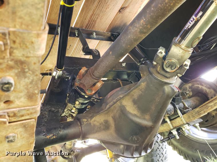 image for item EF9861 1976 Jeep flat bed truck