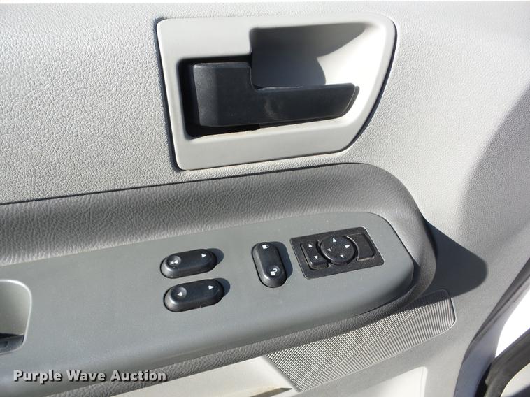 image for item EI9962 2004 Ford Freestar van