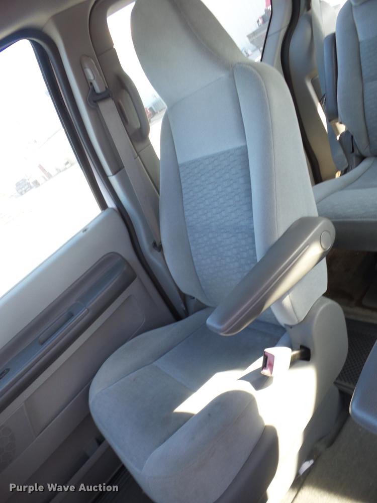 image for item EI9962 2004 Ford Freestar van