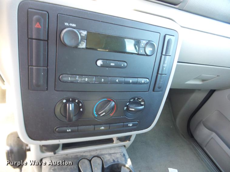 image for item EI9962 2004 Ford Freestar van