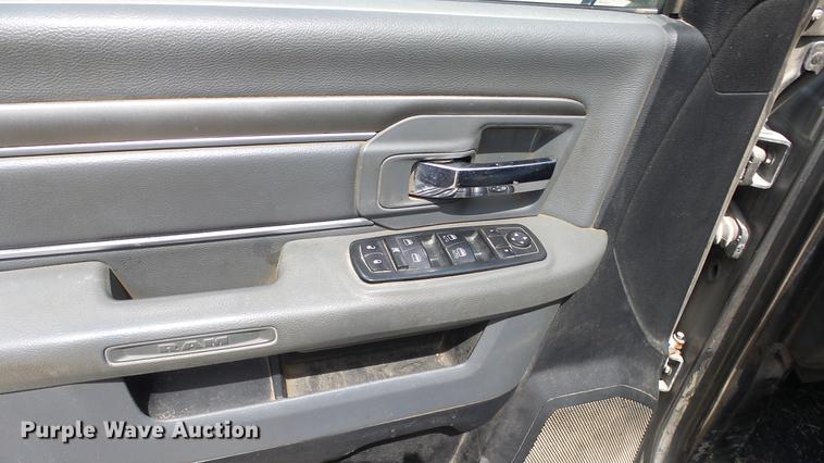 image for item ES9390 2013 Dodge Ram 2500 Crew Cab flatbed pickup truck