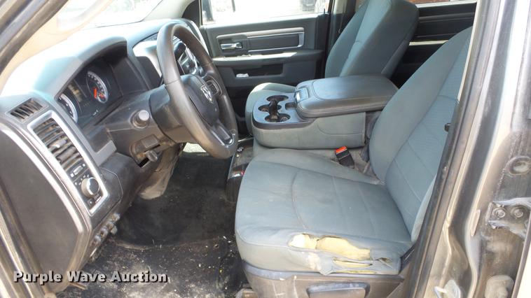 image for item ES9390 2013 Dodge Ram 2500 Crew Cab flatbed pickup truck