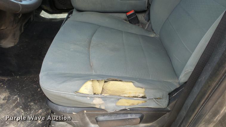 image for item ES9390 2013 Dodge Ram 2500 Crew Cab flatbed pickup truck