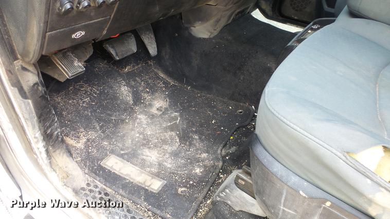 image for item ES9390 2013 Dodge Ram 2500 Crew Cab flatbed pickup truck