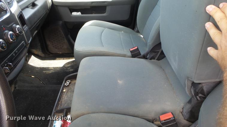 image for item ES9390 2013 Dodge Ram 2500 Crew Cab flatbed pickup truck