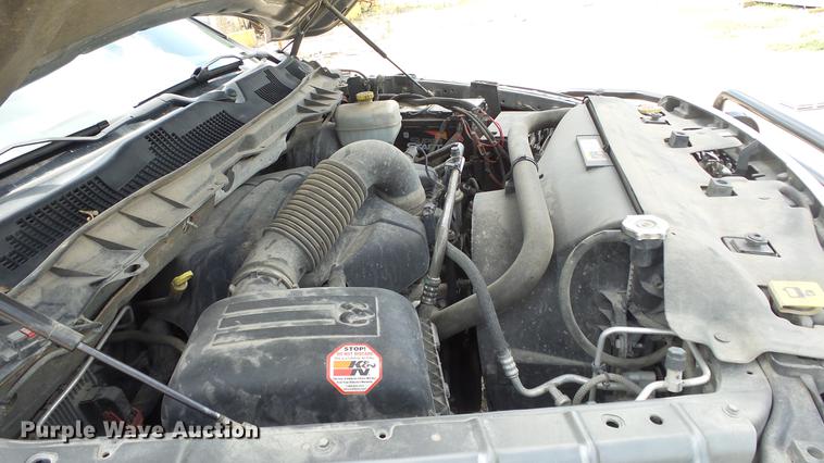 image for item ES9390 2013 Dodge Ram 2500 Crew Cab flatbed pickup truck