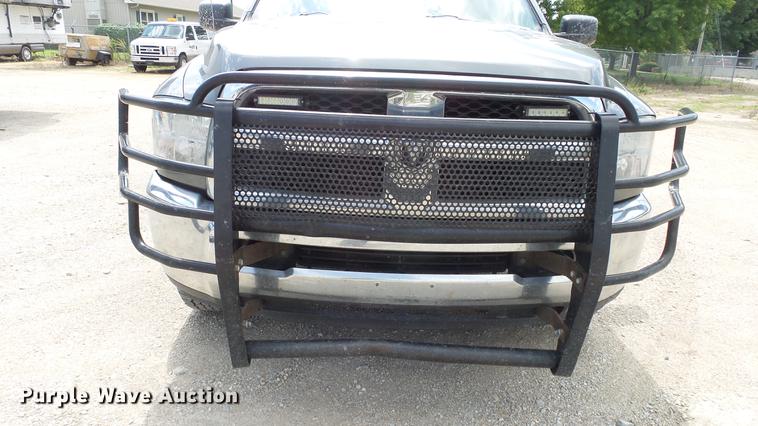 image for item ES9390 2013 Dodge Ram 2500 Crew Cab flatbed pickup truck