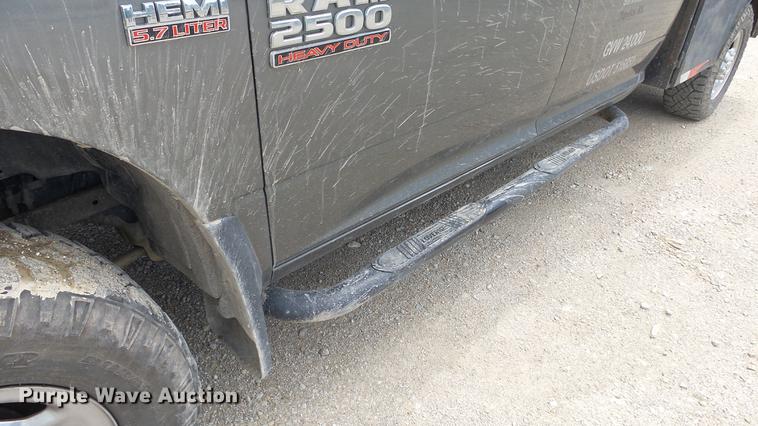 image for item ES9390 2013 Dodge Ram 2500 Crew Cab flatbed pickup truck