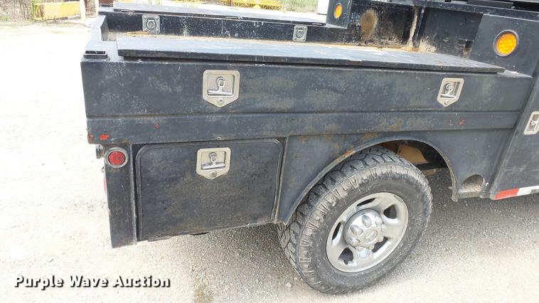 image for item ES9390 2013 Dodge Ram 2500 Crew Cab flatbed pickup truck